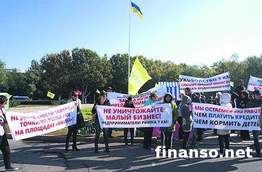 Скандал на крупнейшем рынке Украины в Одессе: бизнесмены бунтуют, милиция штурмует