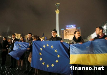 В Киеве правоохранители оттеснили митинг на "евромайдане"