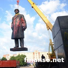 Ленинопад на Донбассе: жители активно избавляются от памятников вождям