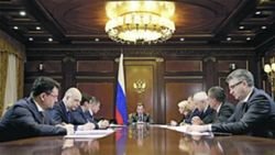 Бюджет России-2016 без новой девальвации рубля нереален 